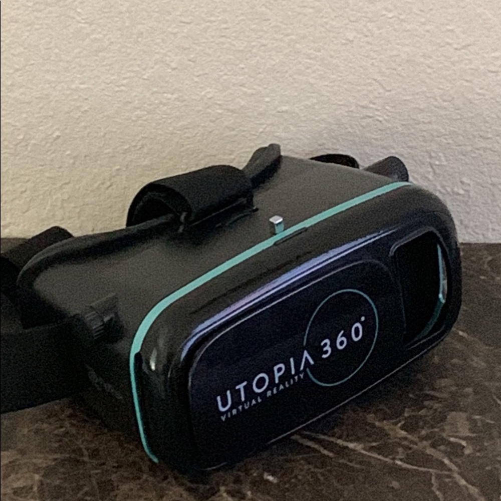 Utopia 360 VR headset